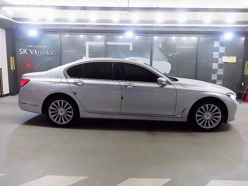 BMW 7-SERIES G11 2016