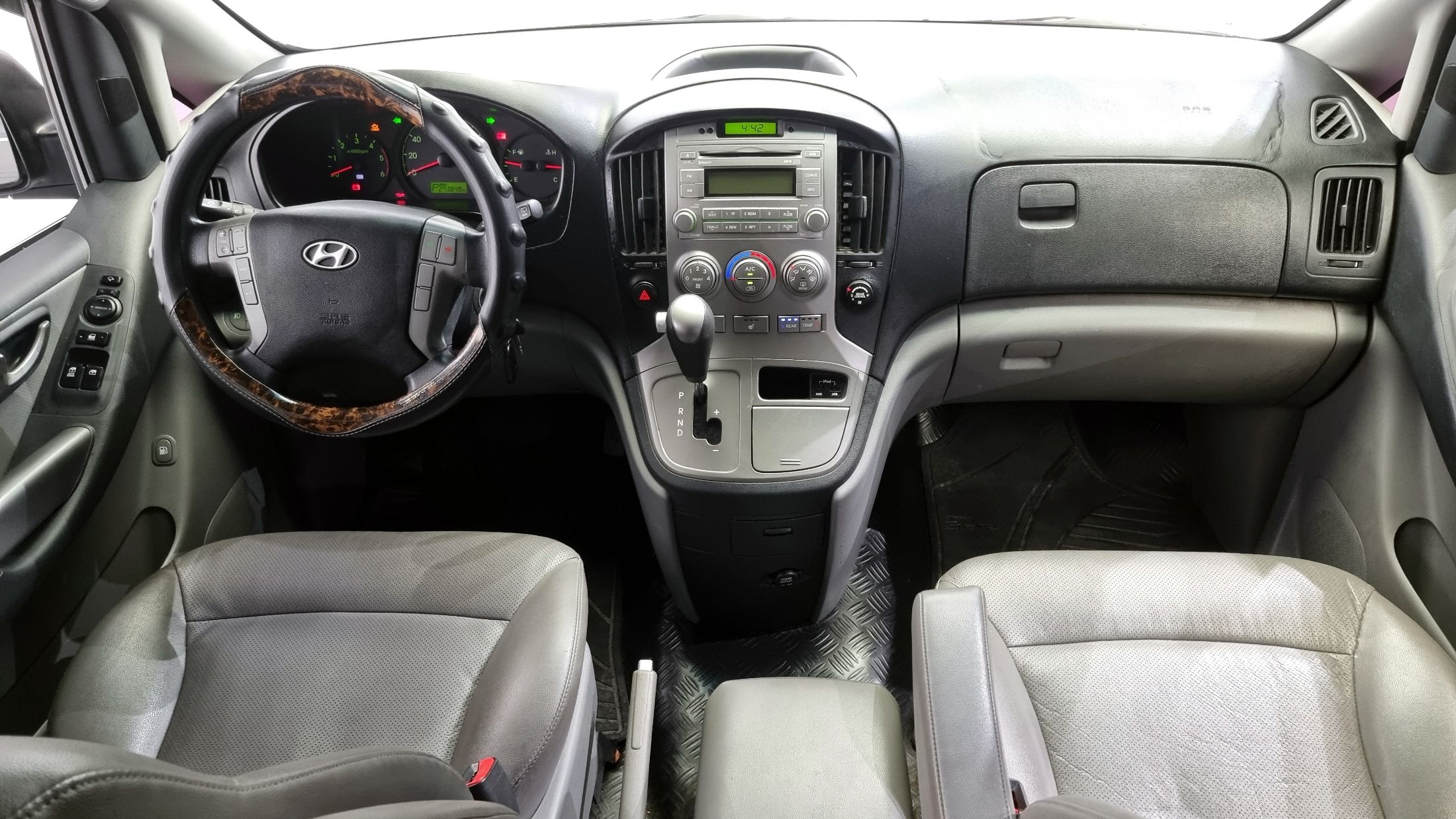 HYUNDAI STAREX GRAND 2015