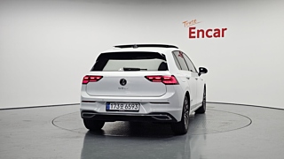 VOLKSWAGEN GOLF 2024