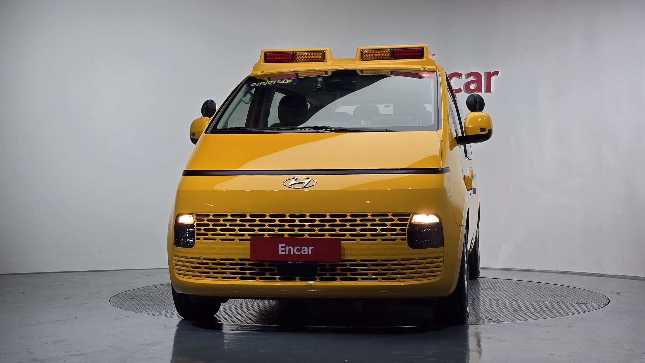 HYUNDAI STARIA 2023