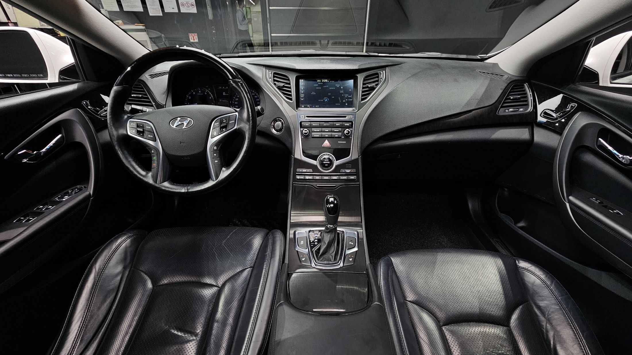 HYUNDAI GRANDEUR HG 2016