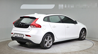 VOLVO V40 2018