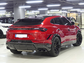 LAMBORGHINI URUS 2024