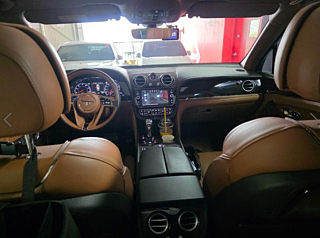 BENTLEY BENTAYGA 2017