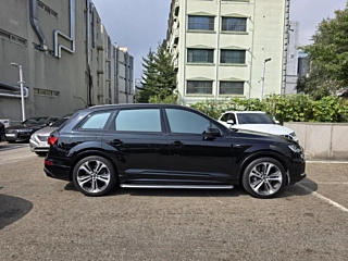 AUDI Q7 4M 2023