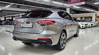 MASERATI LEVANTE 2020