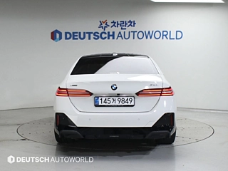 BMW 5-SERIES G60 2025