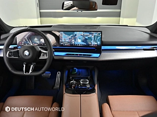 BMW 5-SERIES G60 2025