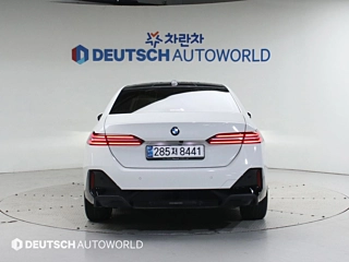BMW 5-SERIES G60 2024