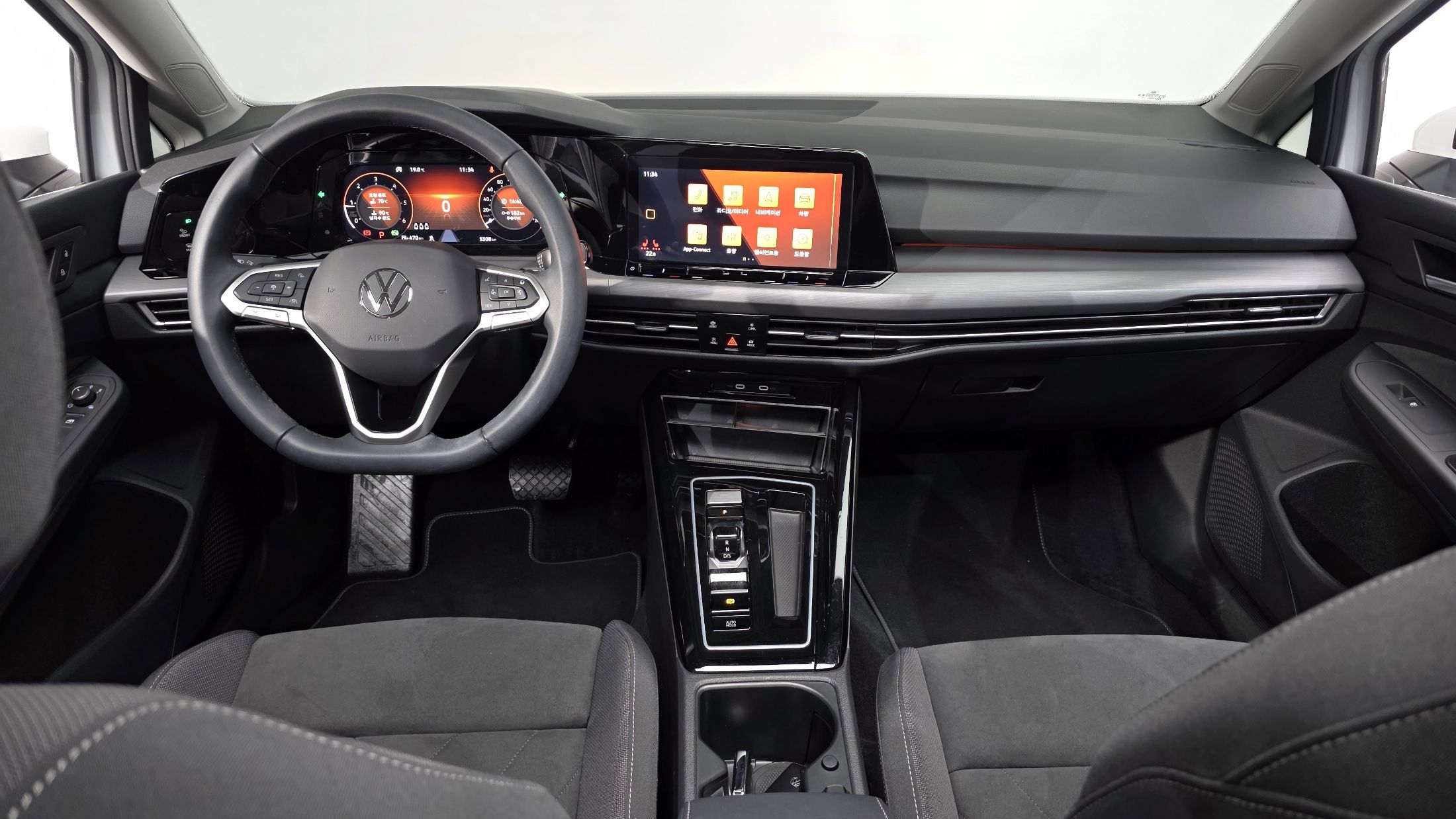 VOLKSWAGEN GOLF 2024