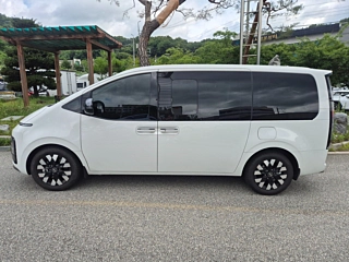 HYUNDAI STARIA 2025