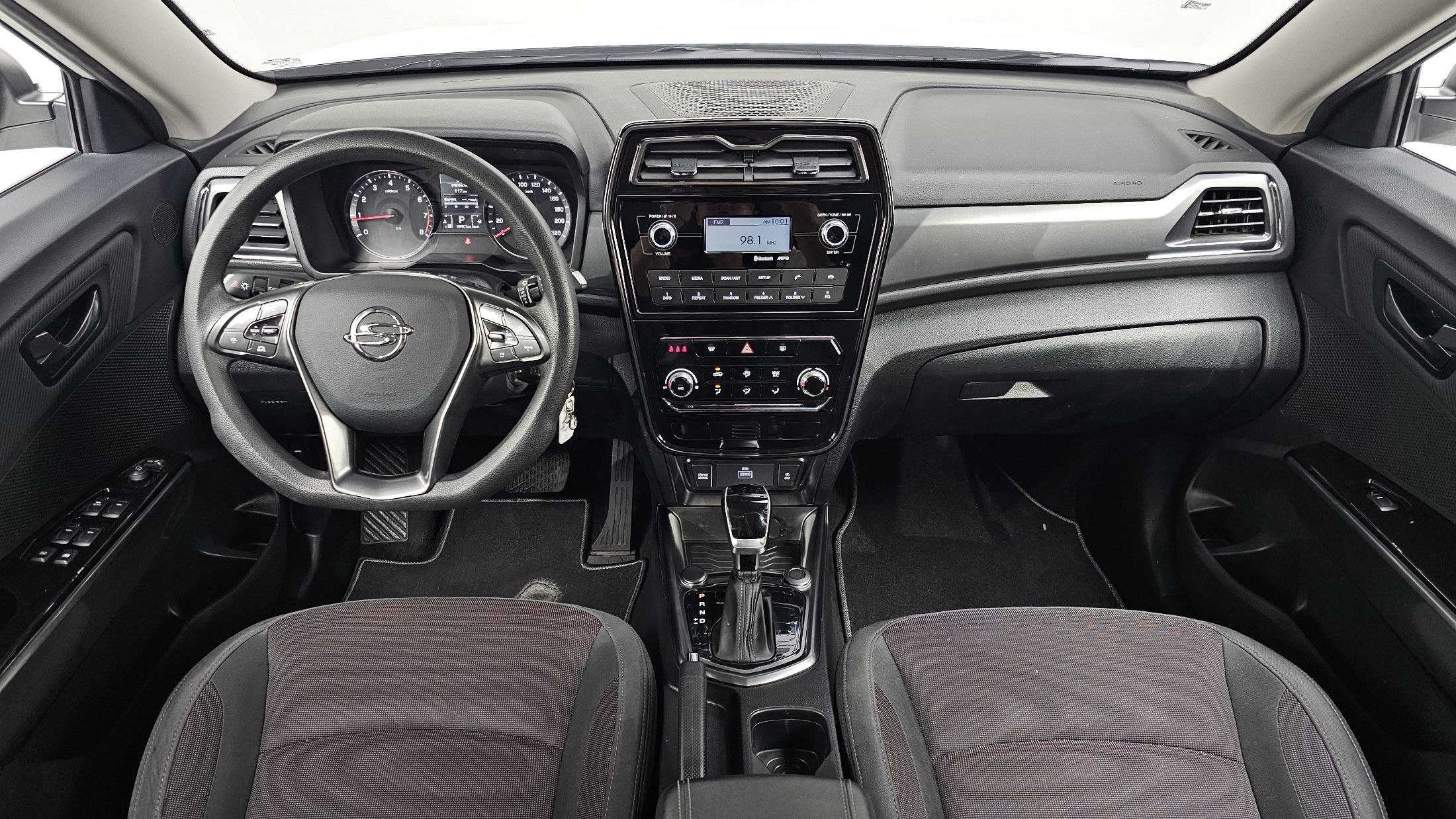 SSANGYONG TIVOLI VERY NEW 2021