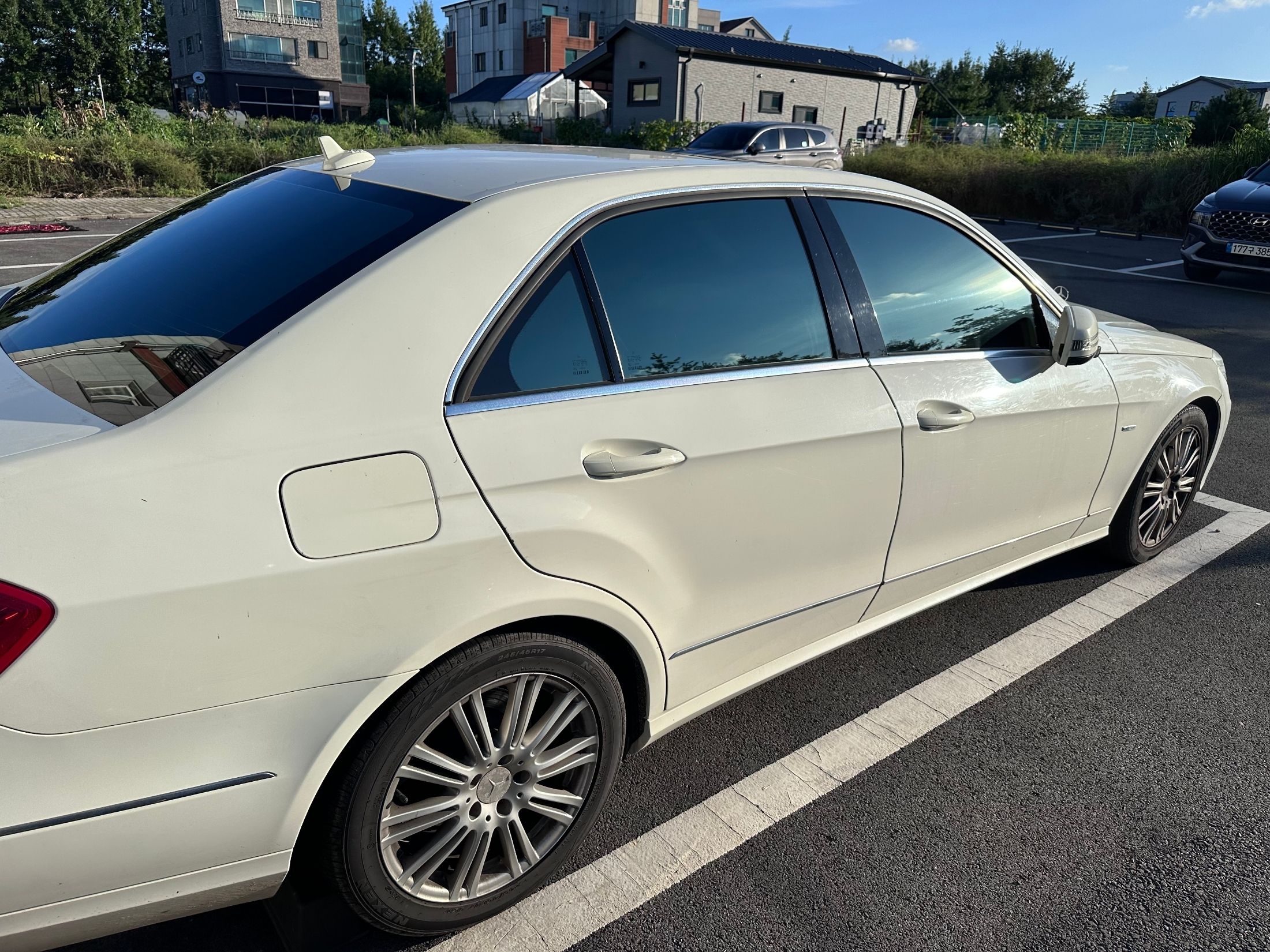 MERCEDES BENZ E-CLASS W212 2011