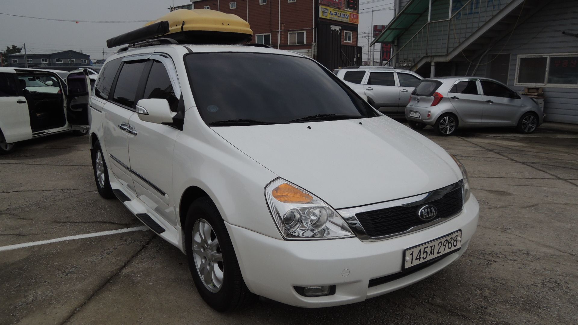 KIA CARNIVAL R 2012