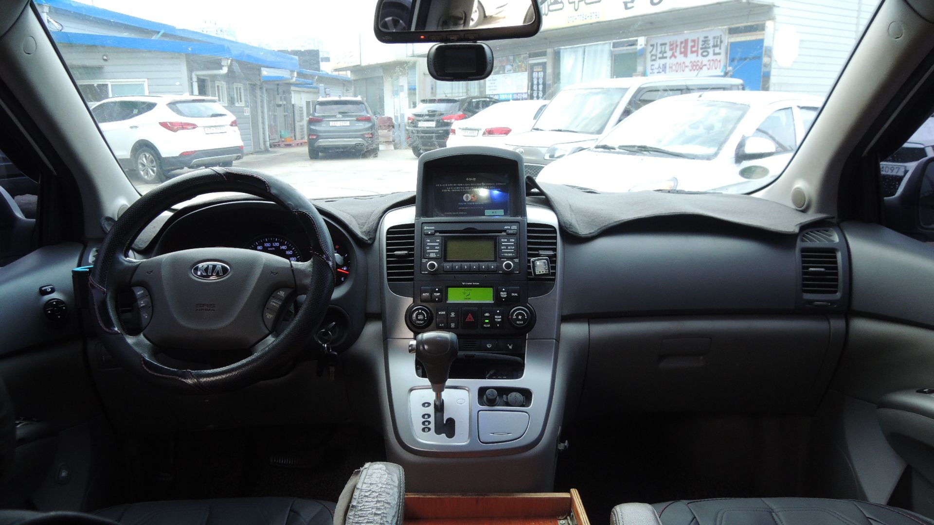 KIA CARNIVAL R 2012