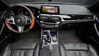 BMW 5-SERIES G30 2019