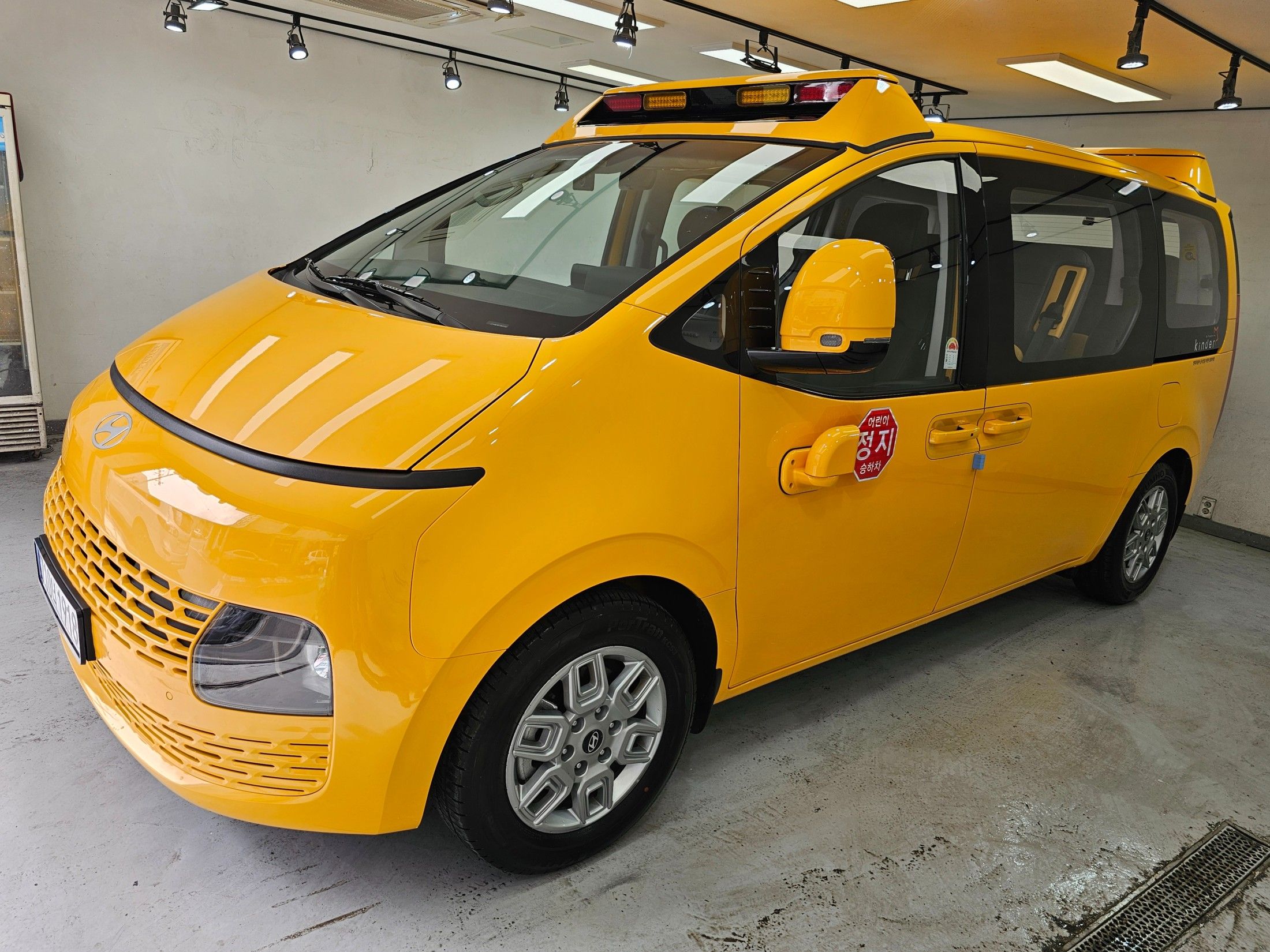 HYUNDAI STARIA 2025