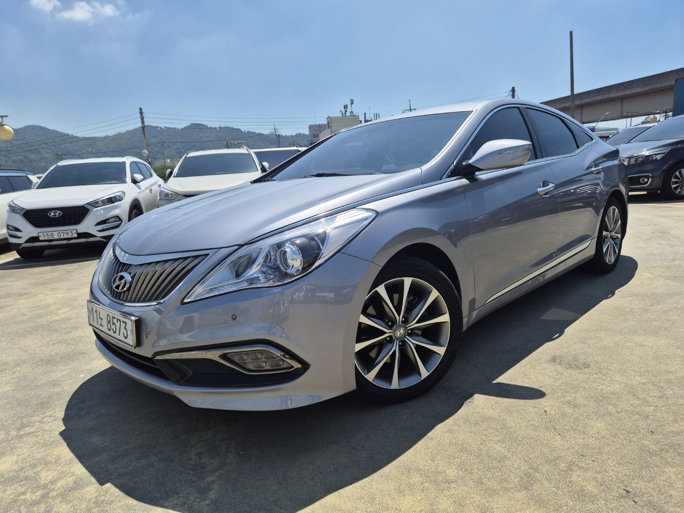 HYUNDAI GRANDEUR HG 2015