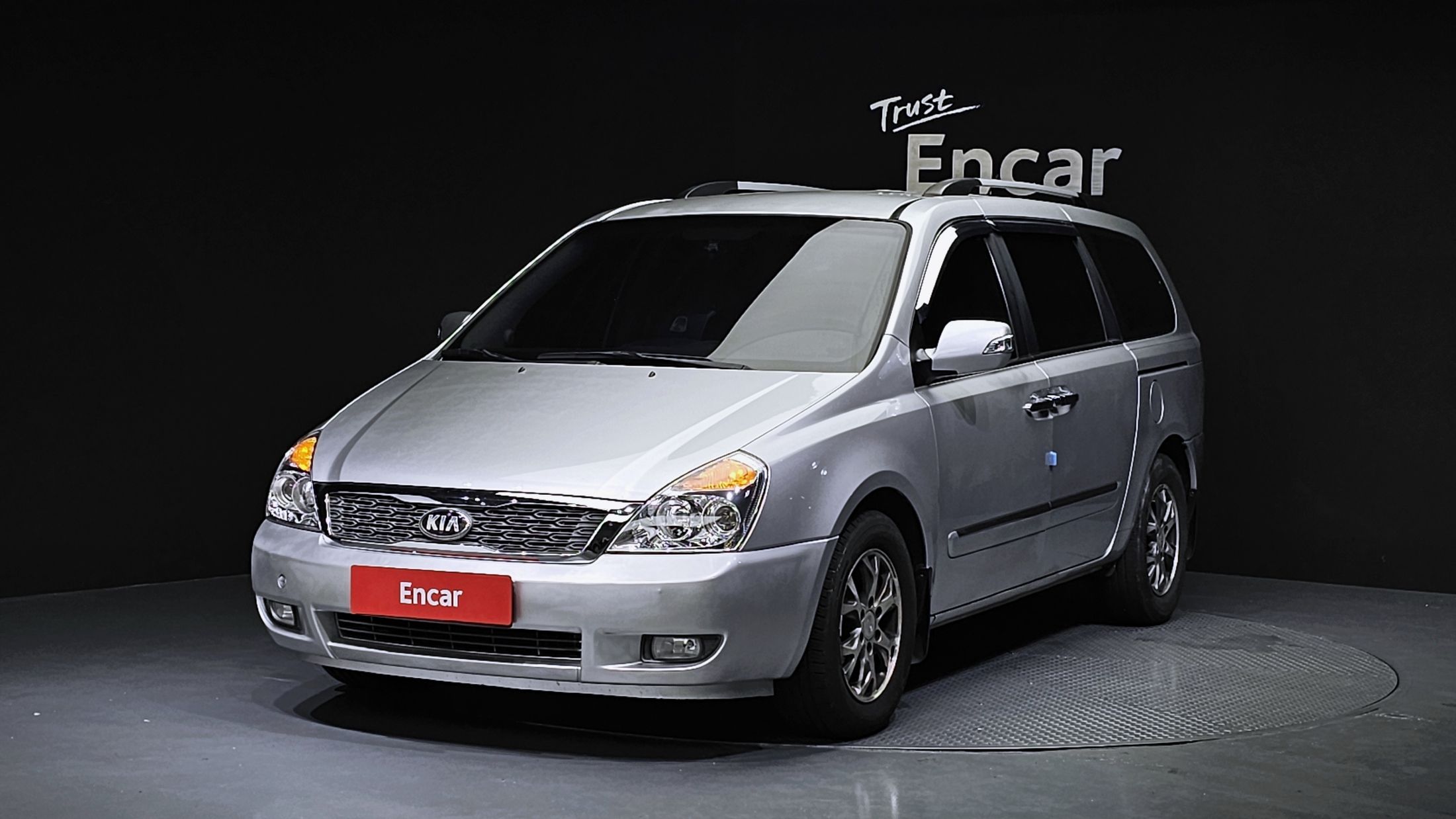 KIA CARNIVAL R 2013