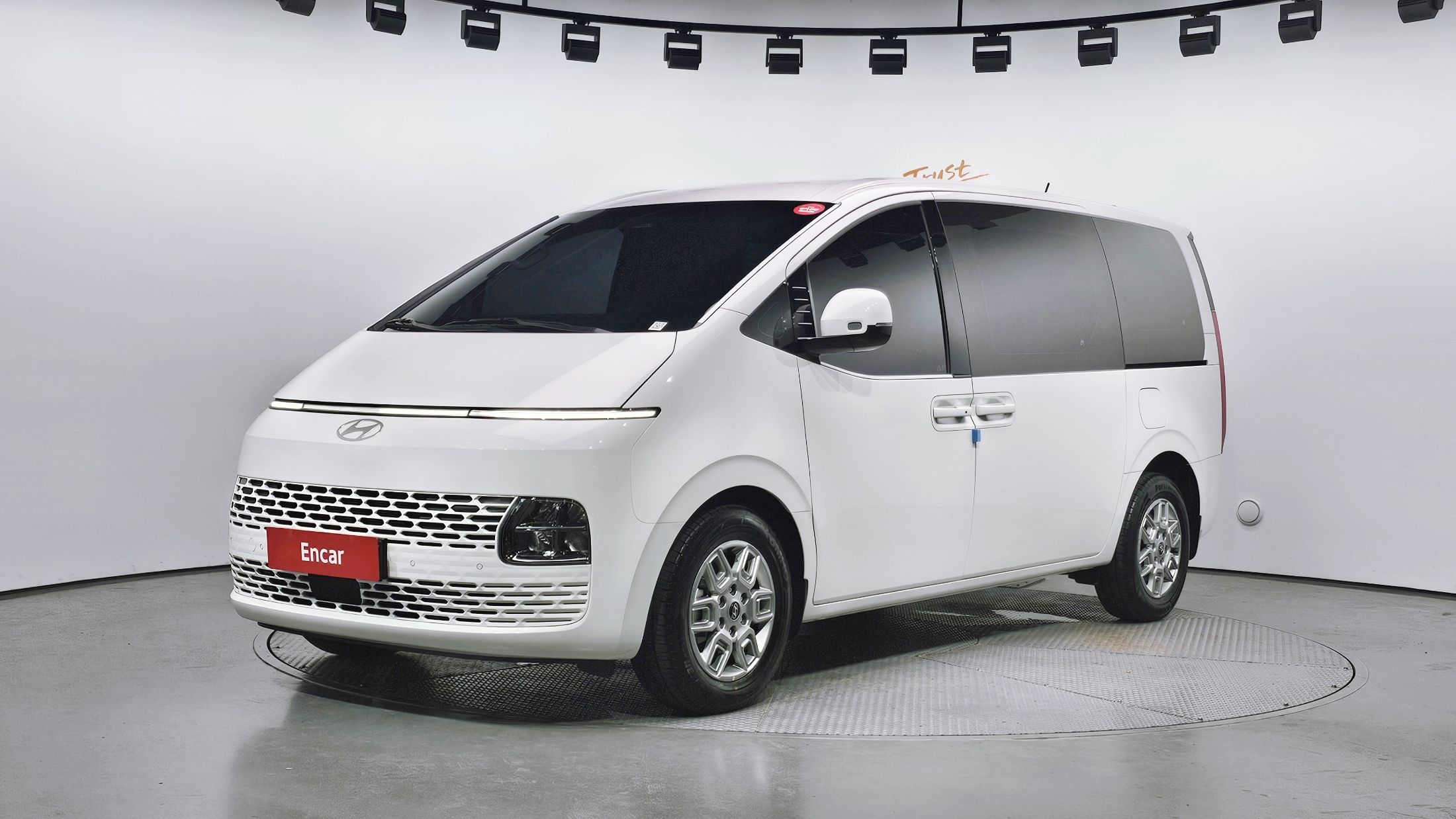 HYUNDAI STARIA 2025