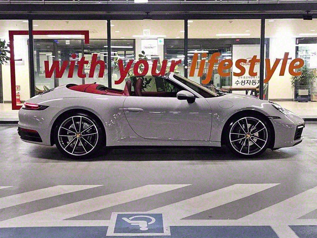 PORSCHE 911 992