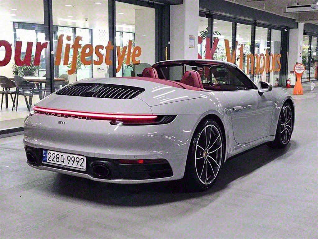 PORSCHE 911 992