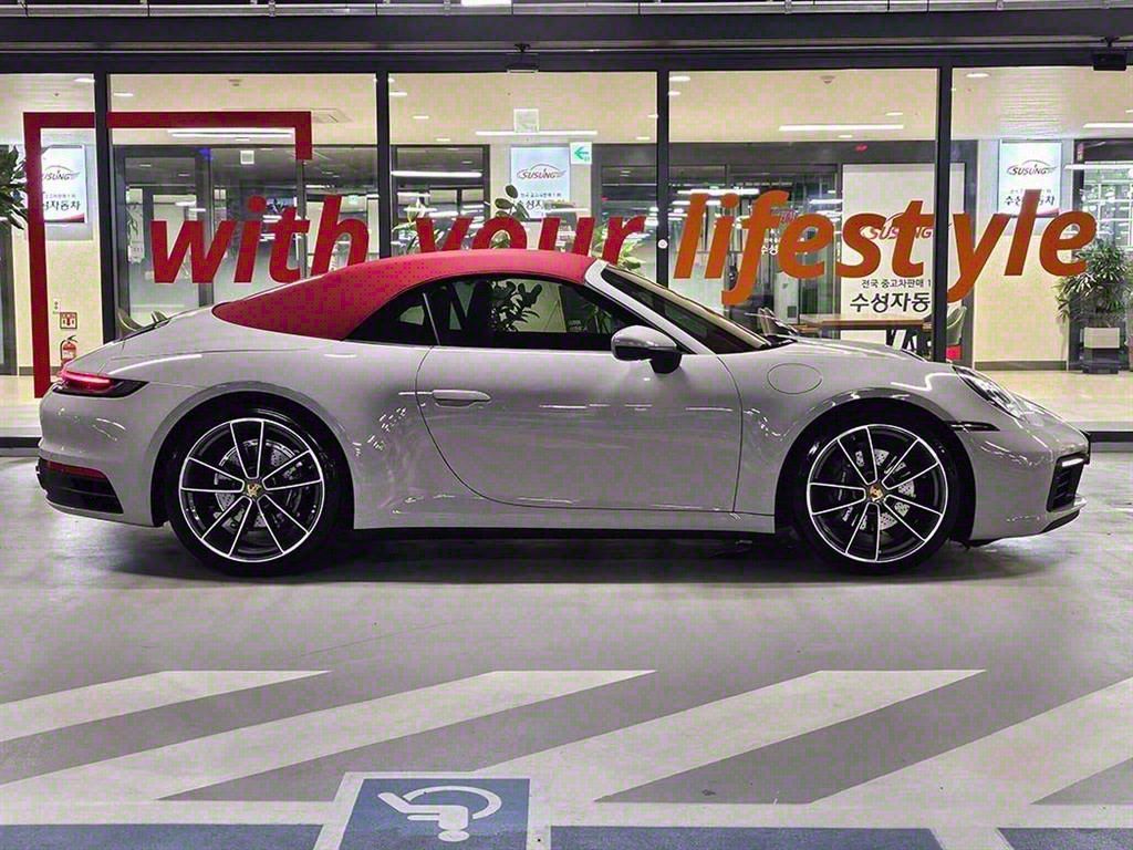 PORSCHE 911 992