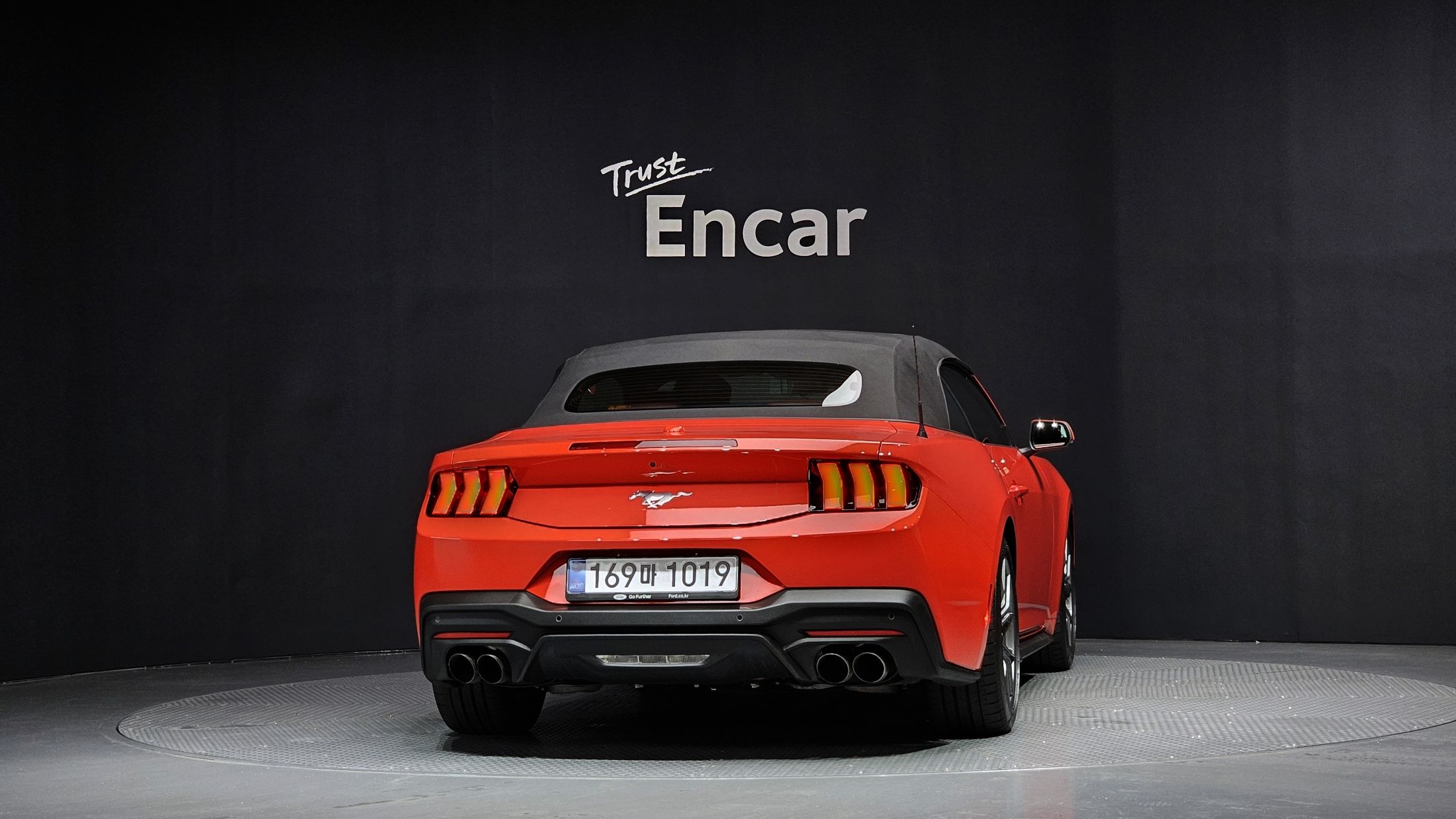 FORD MUSTANG
