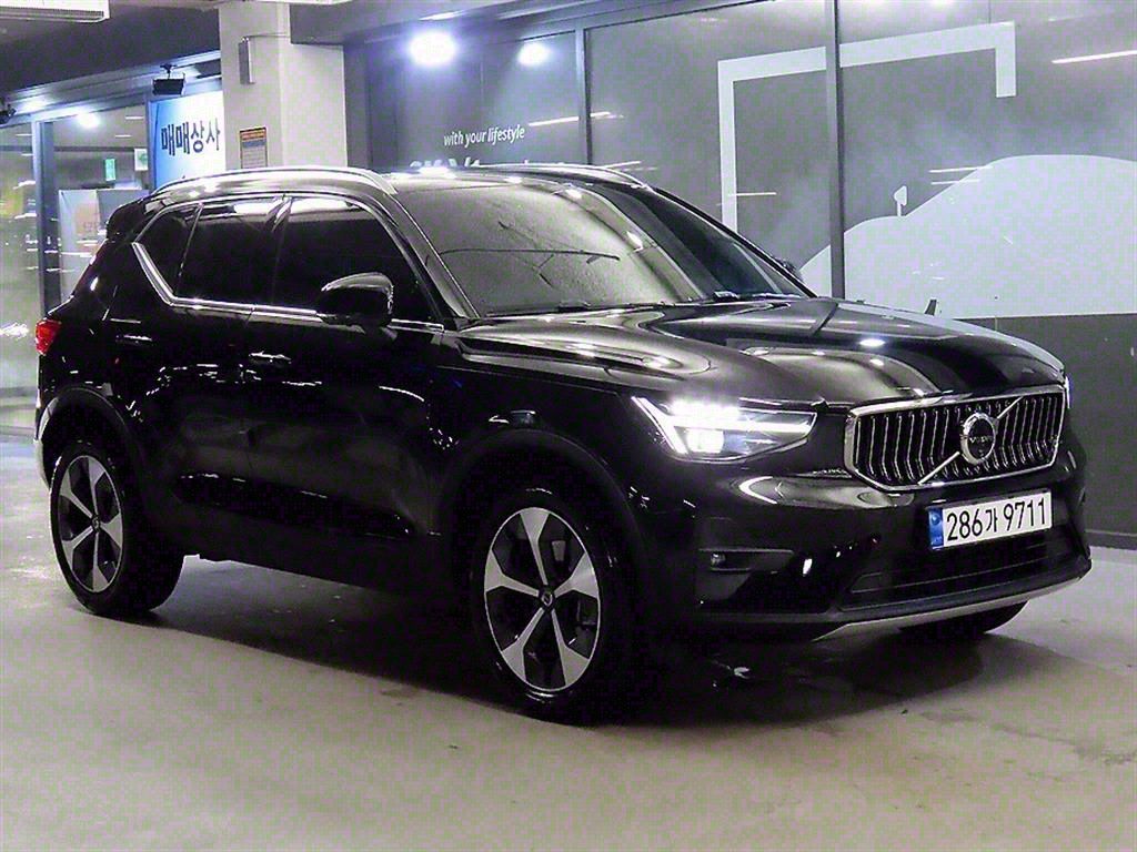 VOLVO XC40 2023