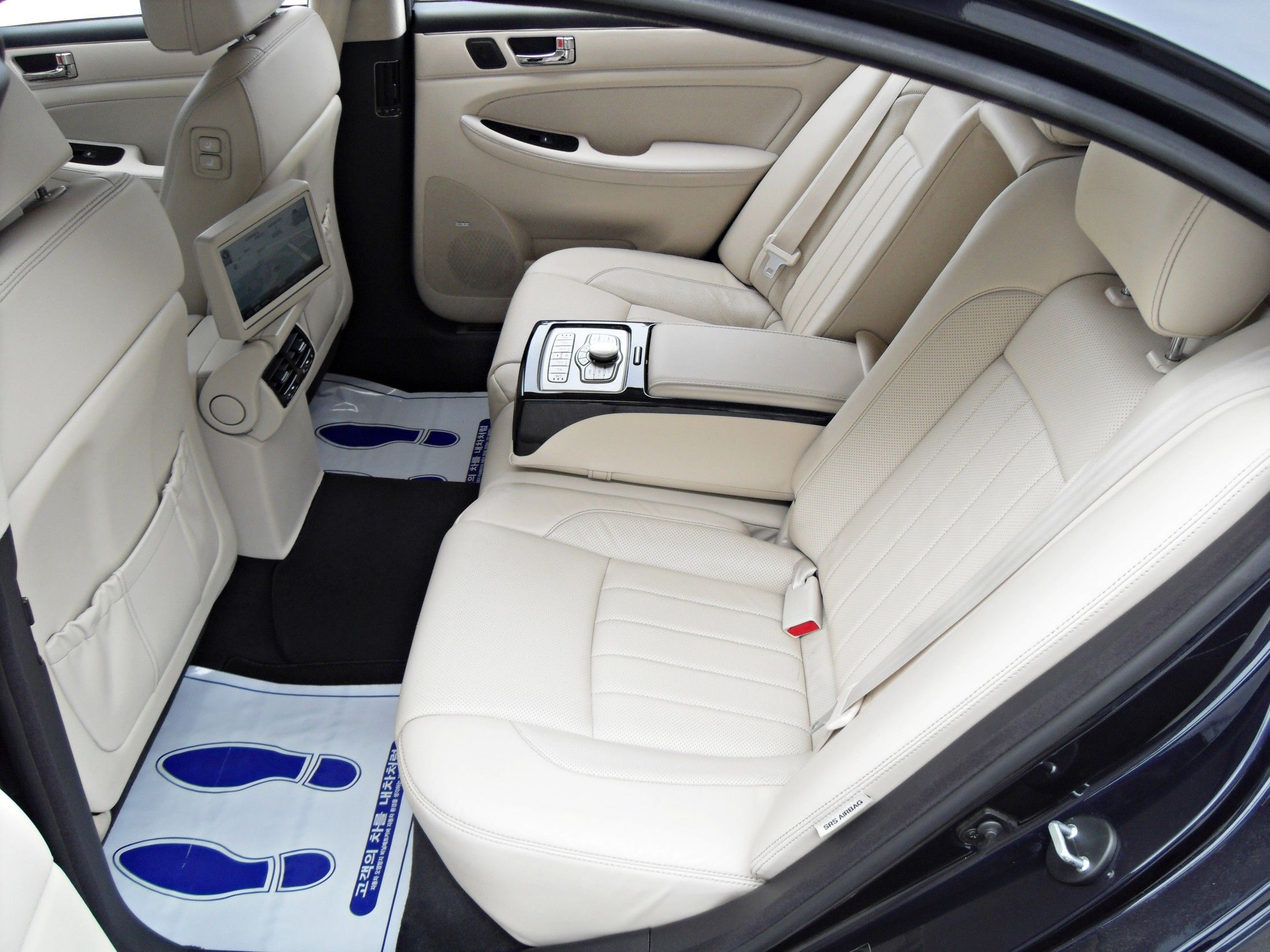 HYUNDAI GENESIS 2013