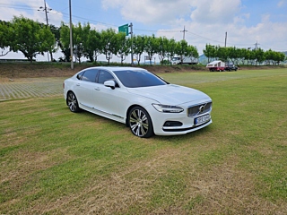 VOLVO S90 2022