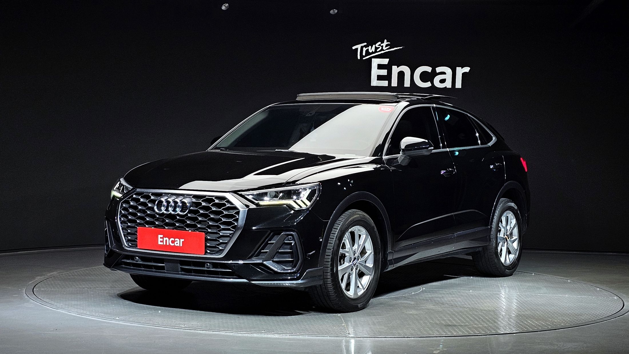 AUDI Q3 F3