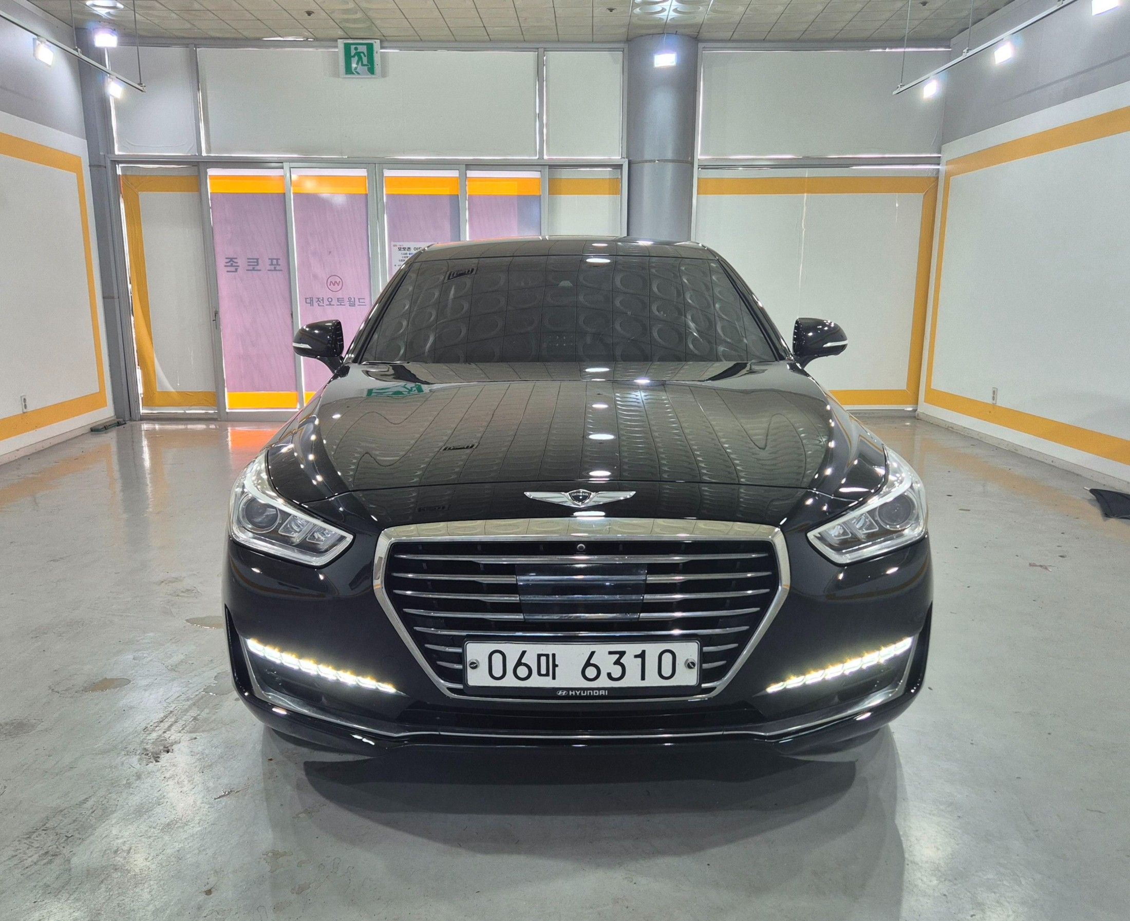 GENESIS EQ900 2017