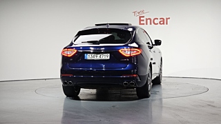MASERATI LEVANTE 2020