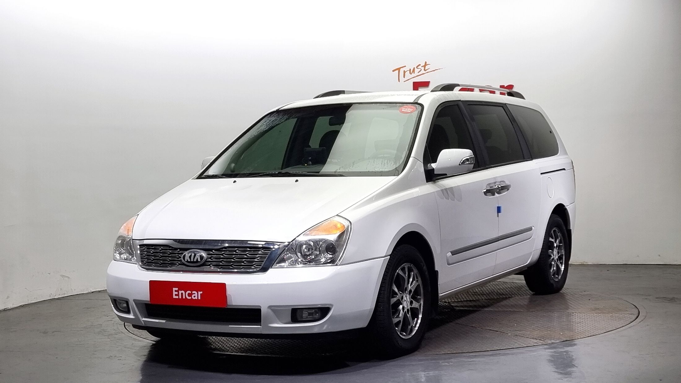 KIA CARNIVAL R 2014