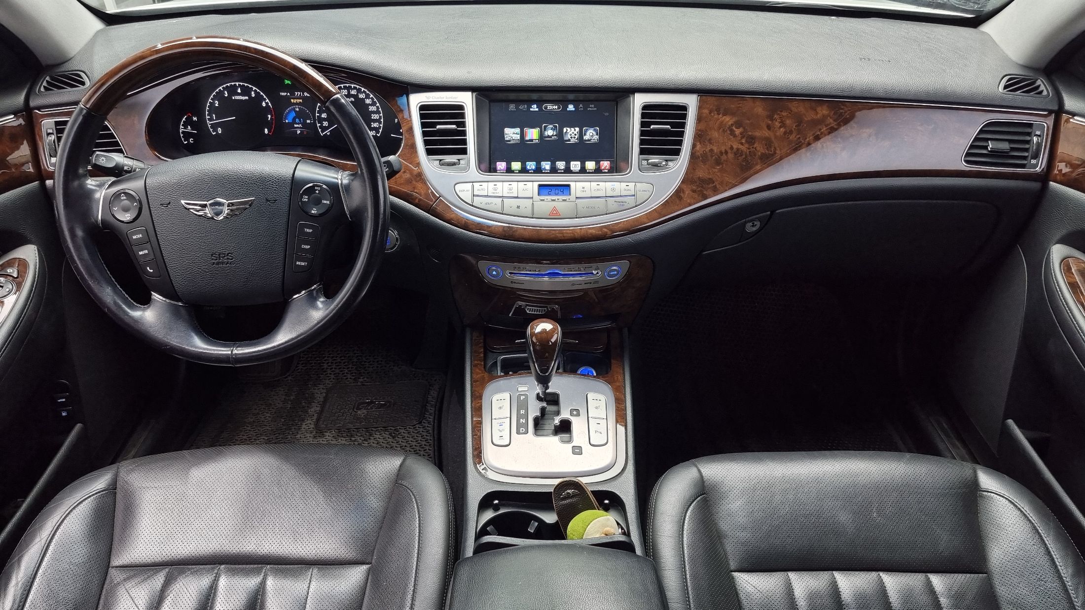 HYUNDAI GENESIS 2011