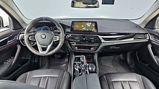 BMW 5-SERIES G30 2019