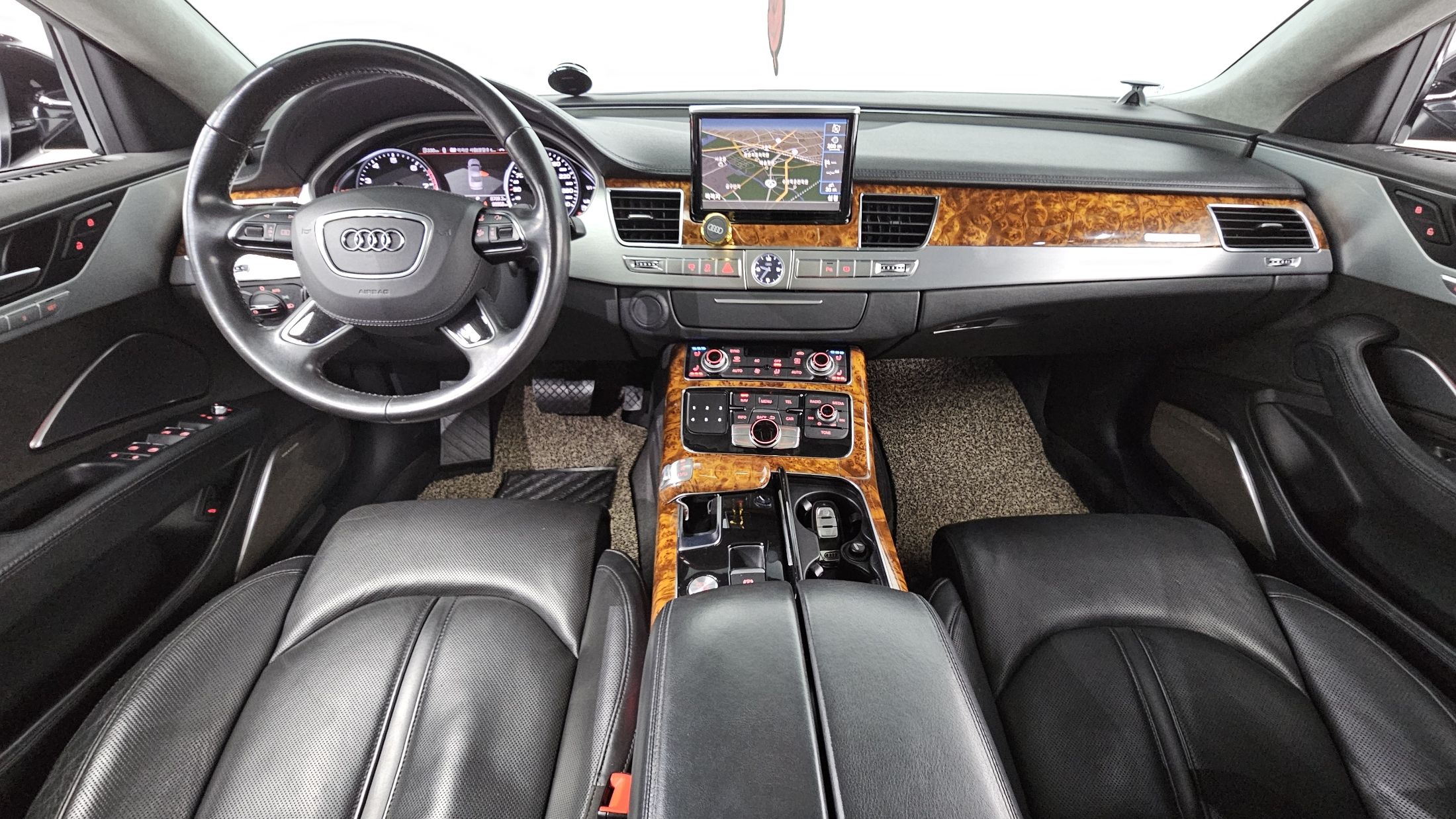 AUDI A8 2011