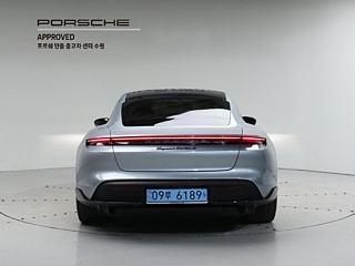 PORSCHE TAYCAN 2023