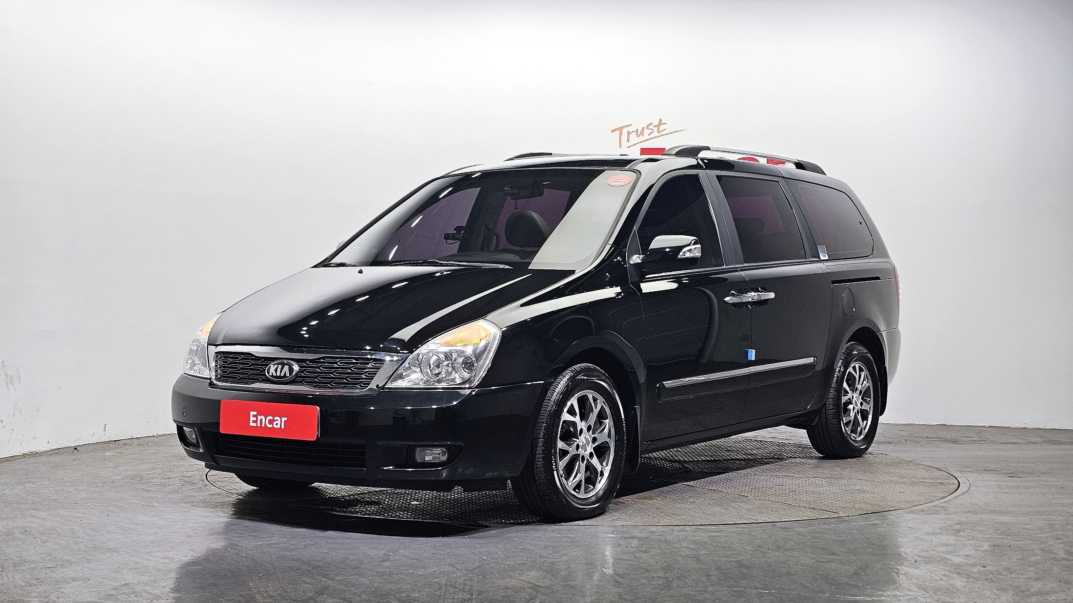 KIA CARNIVAL R 2014