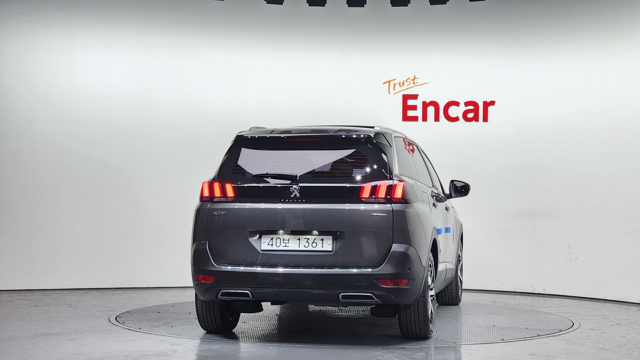 PEUGEOT 5008