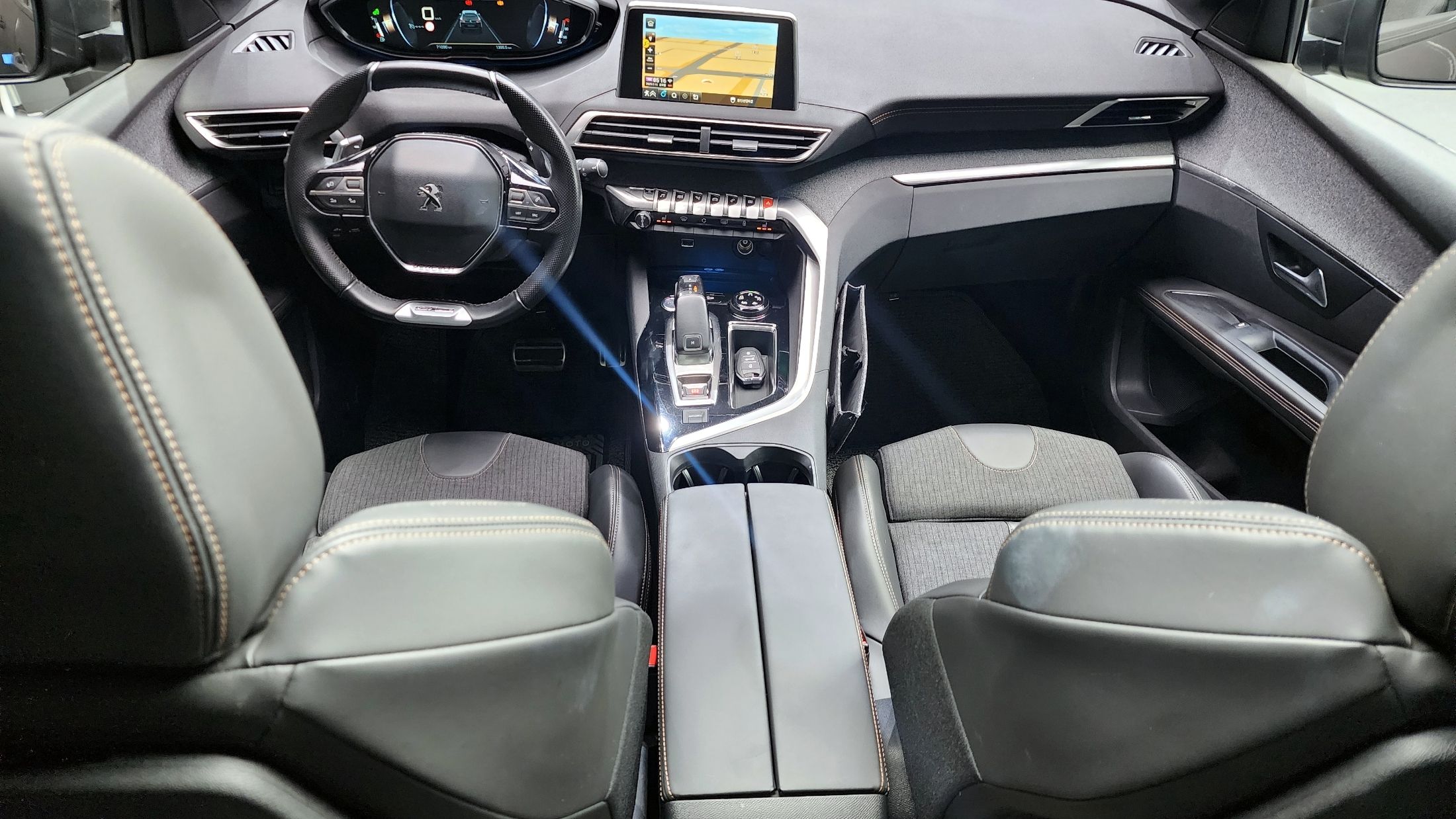 PEUGEOT 5008