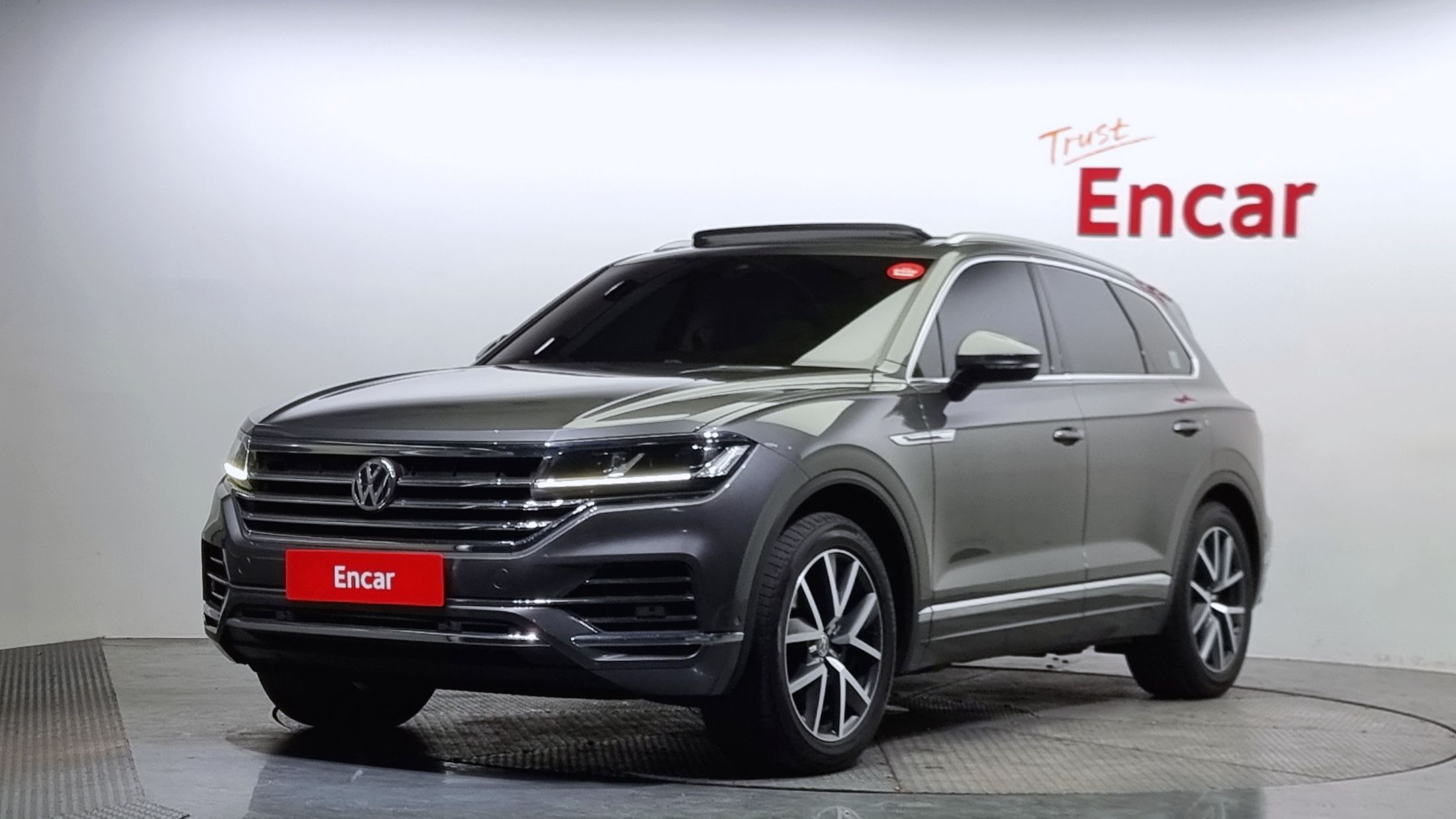 VOLKSWAGEN TOUAREG