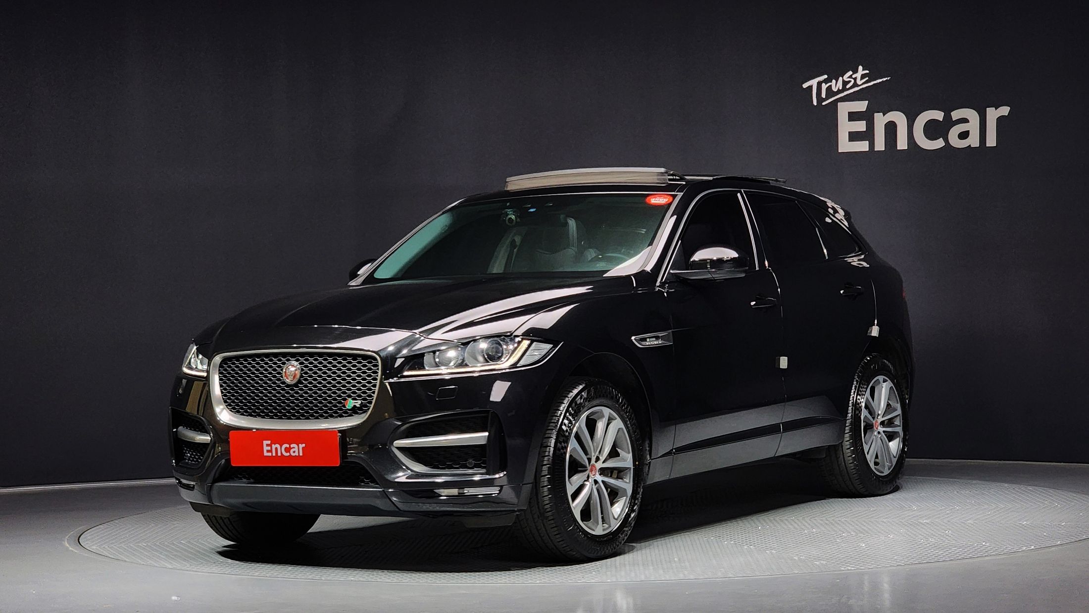 JAGUAR F-PACE