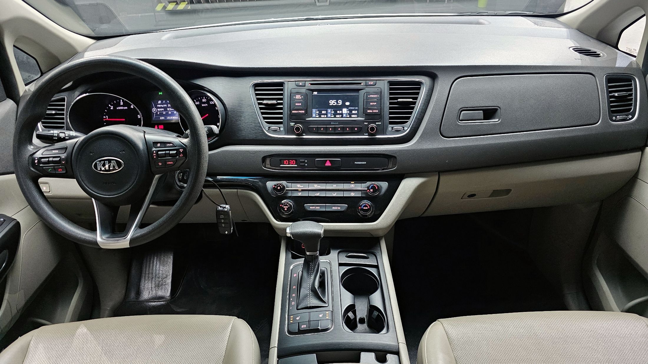 KIA CARNIVAL 2017