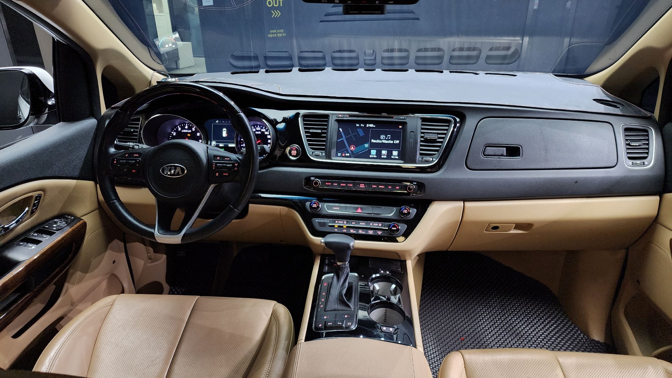 KIA CARNIVAL 2016