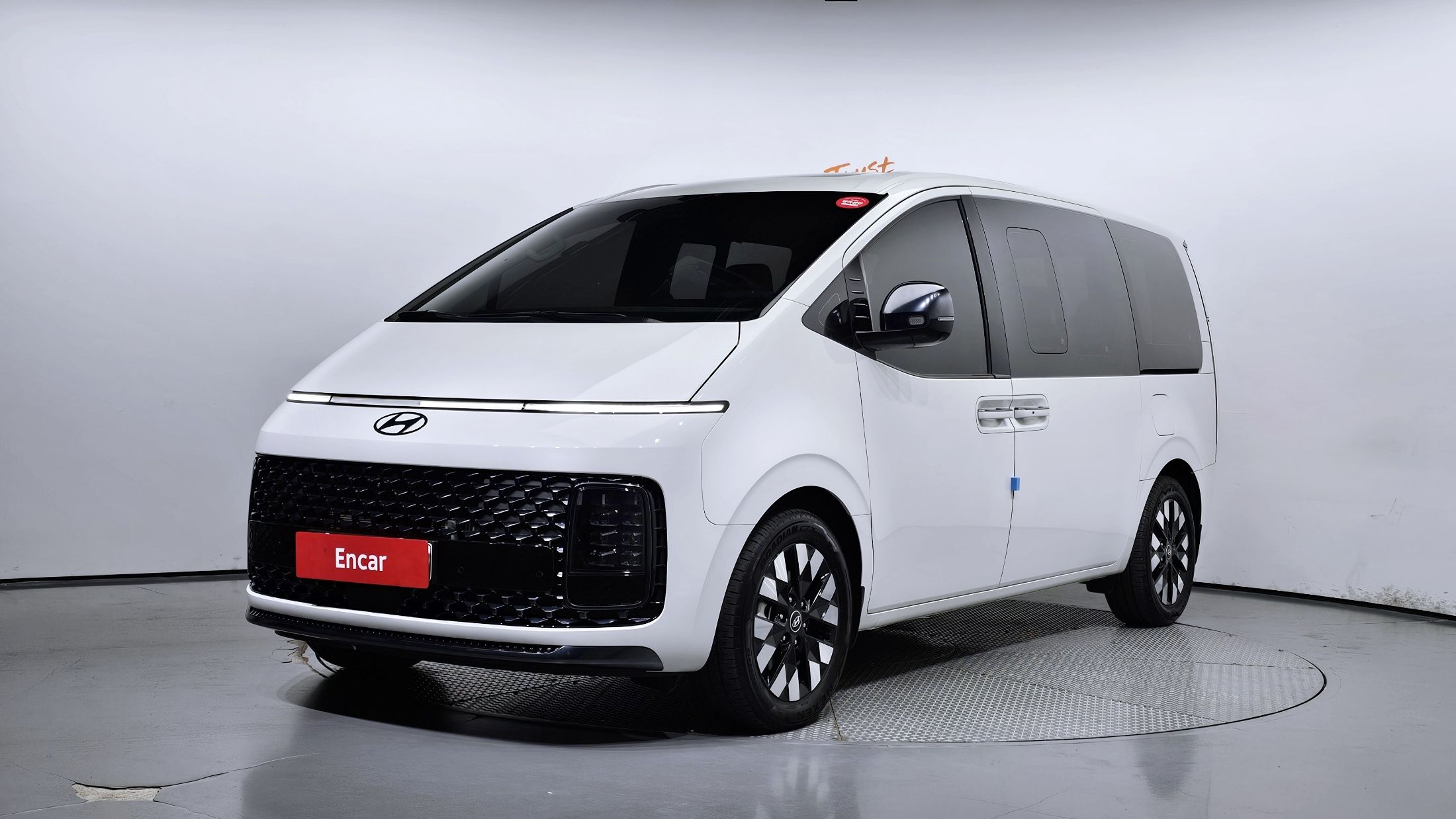 HYUNDAI STARIA 2024