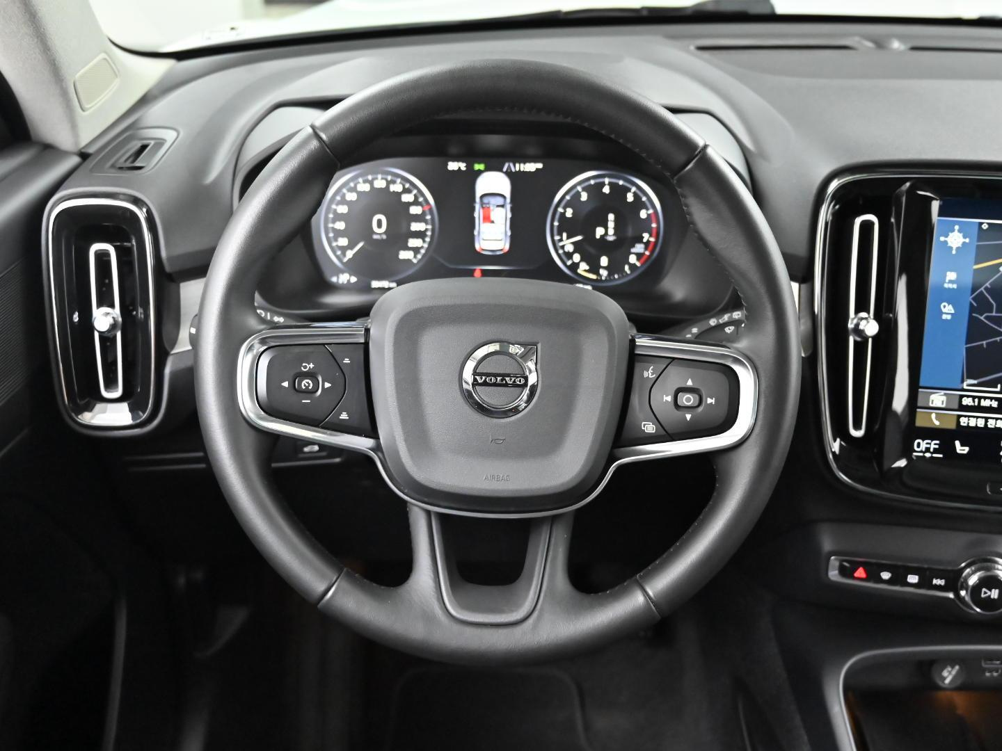 VOLVO XC40 2020