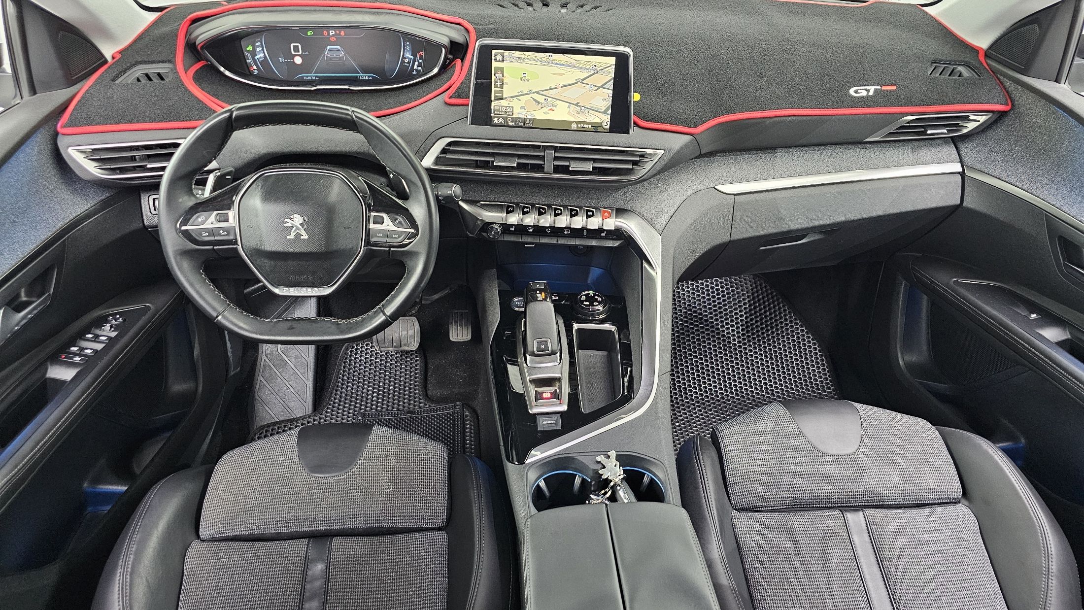 PEUGEOT 5008