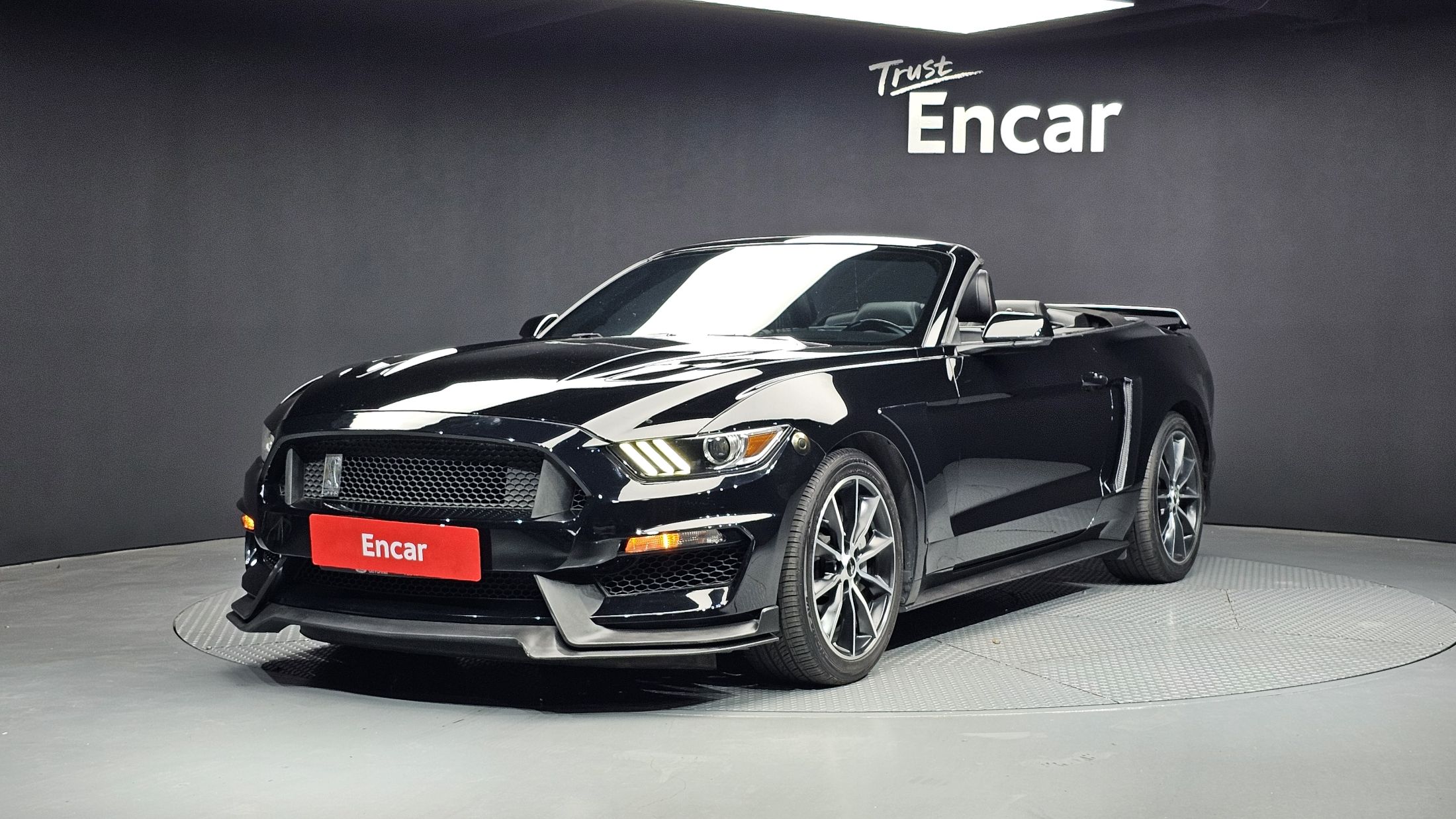 FORD MUSTANG